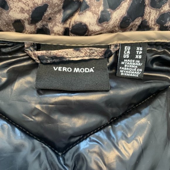 VERO MODA Cheetah Print Puffer Jacket - Picture 2 of 2